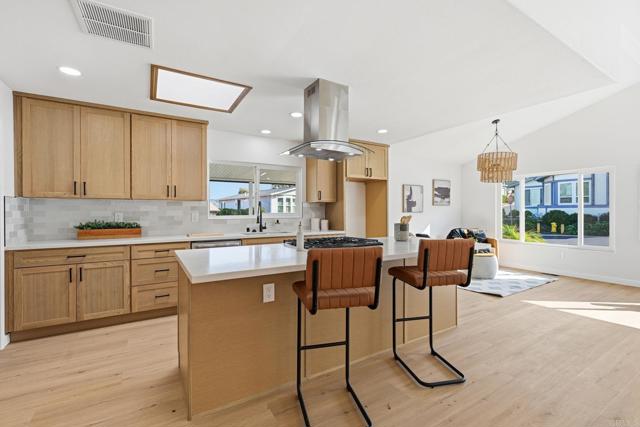 Detail Gallery Image 13 of 37 For 2298 Lindsay Dr, Carlsbad,  CA 92008 - 2 Beds | 2 Baths