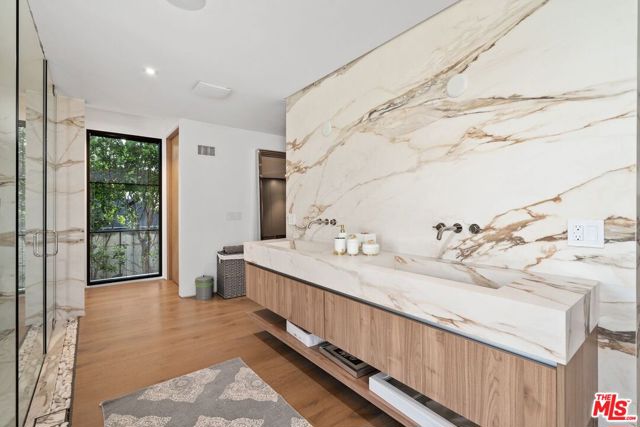 16015 Valley Wood Road, Sherman Oaks CA: https://media.crmls.org/mediaz/ed5da257-f9a4-4006-b613-bd0452216d66.jpg