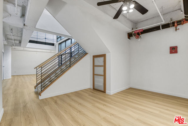 330 W 11th Street, Los Angeles CA: https://media.crmls.org/mediaz/ed5de13e-80ae-4aa4-a203-4dd86c6c6578.jpg