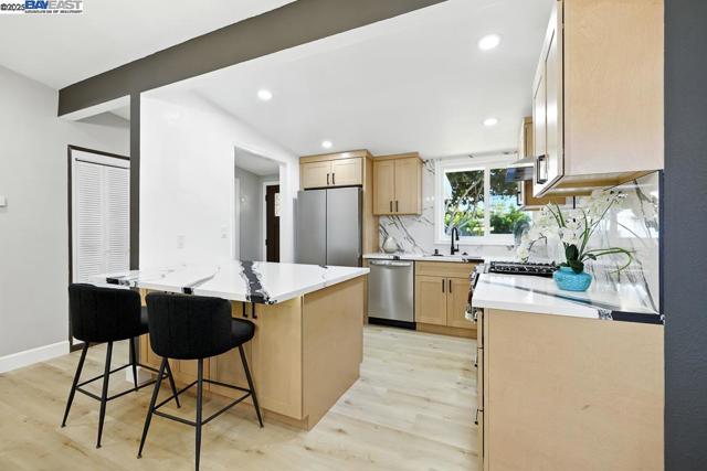 30456 Hoylake St, Hayward CA: https://media.crmls.org/mediaz/ed5e26af-f2c4-40c0-8cd6-adbe3aabe7e4.jpg