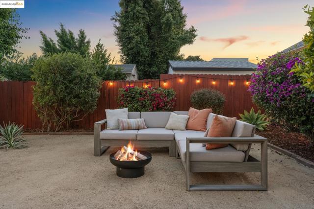 533 Lewis Ave, San Leandro CA: https://media.crmls.org/mediaz/ed5e411f-7689-429d-9e15-84ca7a0cdffa.jpg