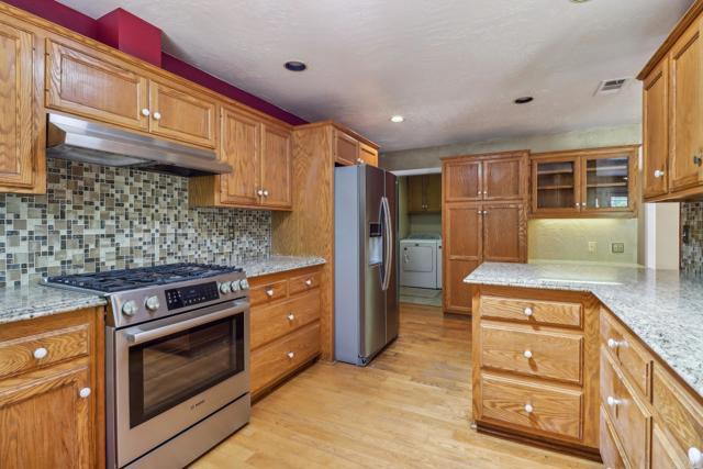 Detail Gallery Image 16 of 60 For 1575 Larson Ln, Fallbrook,  CA 92028 - 3 Beds | 2/1 Baths