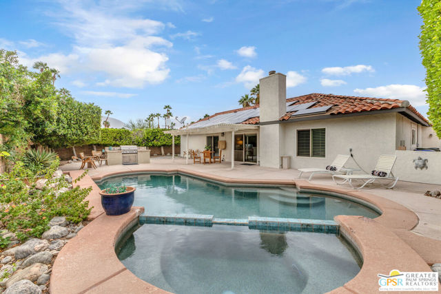 1425 E Luna Way, Palm Springs CA: https://media.crmls.org/mediaz/ed5f0379-57ff-4286-92a9-184941af081a.jpg