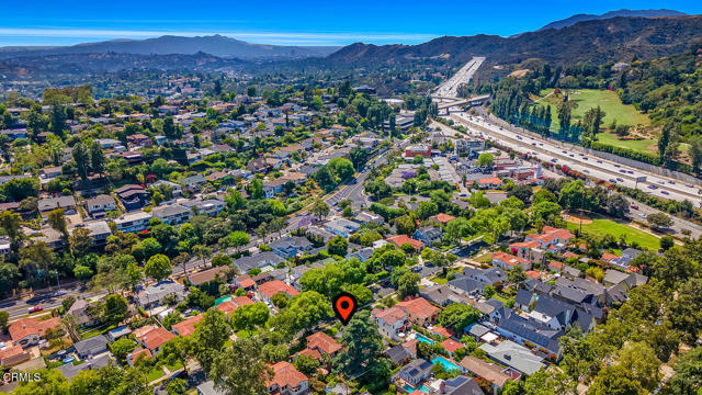110 Glen Summer Road, Pasadena CA: https://media.crmls.org/mediaz/ed5f2299-f9fc-4f63-bcd7-e06404491650.jpg