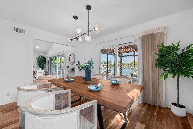 707 Santa Cruz Lane, Foster City CA: https://media.crmls.org/mediaz/ed5f3878-f768-459a-87ab-c558bd2b2357.jpg