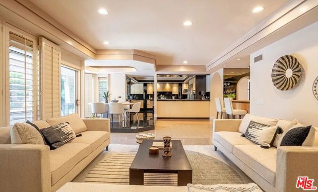 10214 Candleberry Lane, Northridge CA: https://media.crmls.org/mediaz/ed5fb3c1-f478-4660-99c0-0aa42525ca6e.jpg