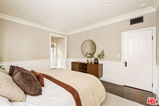 8455 Fountain Avenue, West Hollywood CA: https://media.crmls.org/mediaz/ed5fc0a9-b568-483d-a84f-9c0211711bce.jpg