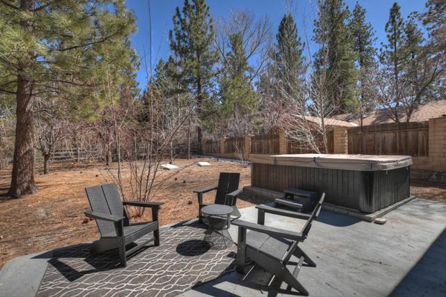 271 Bluebird Court, Big Bear CA: https://media.crmls.org/mediaz/ed6014d2-0611-4dfc-a415-5c7c27c94fa5.jpg