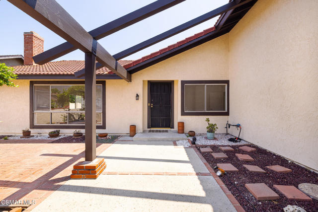 5888 E Marlies Avenue, Simi Valley CA: https://media.crmls.org/mediaz/ed6064f1-7401-4309-bbb2-120cec0bc104.jpg