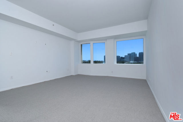 10520 Wilshire Boulevard, Los Angeles CA: https://media.crmls.org/mediaz/ed606679-1802-4ed2-aa9d-e15cfaedef24.jpg