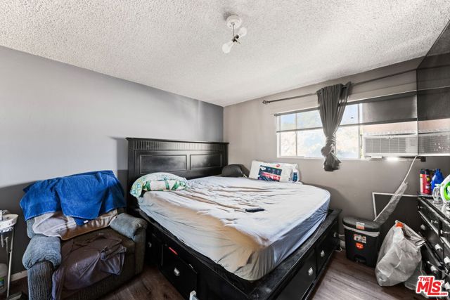 1114 S Kern Avenue, Los Angeles CA: https://media.crmls.org/mediaz/ed6197cc-c2c2-4af5-8551-e214fadd5fde.jpg