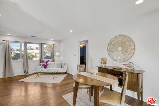 9610 Odessa Avenue, Northridge CA: https://media.crmls.org/mediaz/ed61998e-8d1e-4adc-8cd0-a35559b577f1.jpg