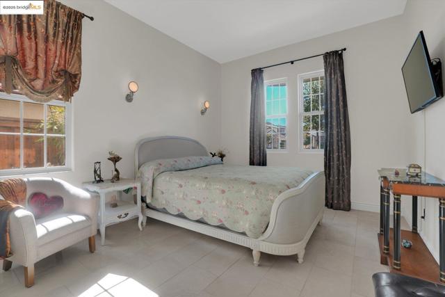 1577 Chianti LN, Brentwood CA: https://media.crmls.org/mediaz/ed61f60b-88de-402a-9218-9da612148dba.jpg