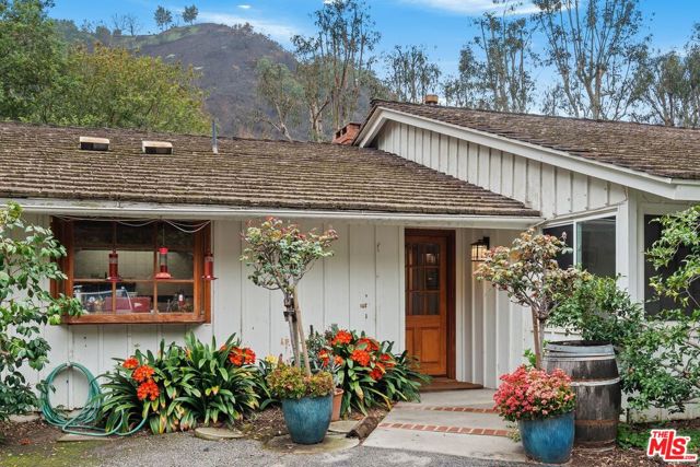 1809 Melhill Way, Los Angeles CA: https://media.crmls.org/mediaz/ed622773-4a11-46d8-a4ef-df6464682371.jpg