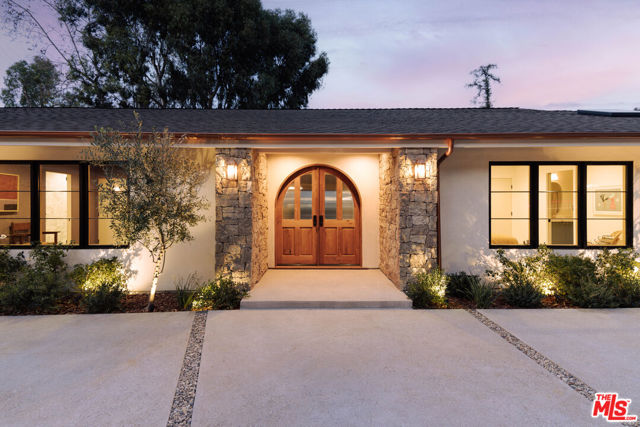 3620 Wrightwood Drive, Studio City CA: https://media.crmls.org/mediaz/ed624d15-4181-41d4-8d66-3b33d1731f09.jpg