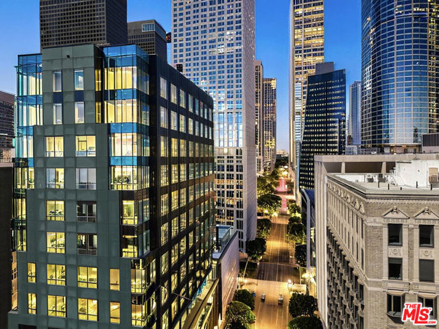 655 S Hope Street, Los Angeles CA: https://media.crmls.org/mediaz/ed6266da-b66f-4d6f-b9c5-c00c9890f28f.jpg