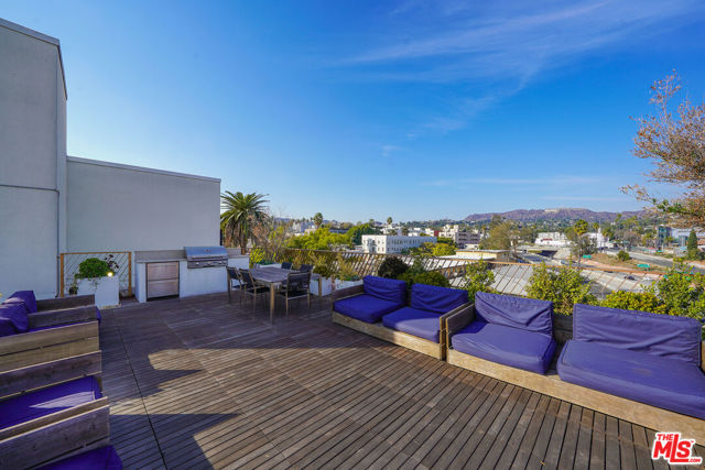 5800 Harold Way, Los Angeles CA: https://media.crmls.org/mediaz/ed62c5e1-9f30-42fe-beb1-c5b91176e749.jpg