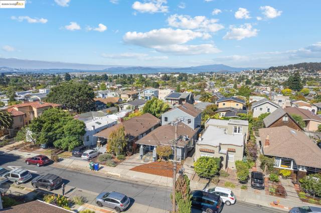 1026 Ventura Ave, Albany CA: https://media.crmls.org/mediaz/ed631a4d-f594-422b-83e3-624e64e05742.jpg