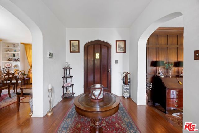3806 Carnavon Way, Los Angeles CA: https://media.crmls.org/mediaz/ed64264b-22d8-47b5-b34f-13bd2c748050.jpg