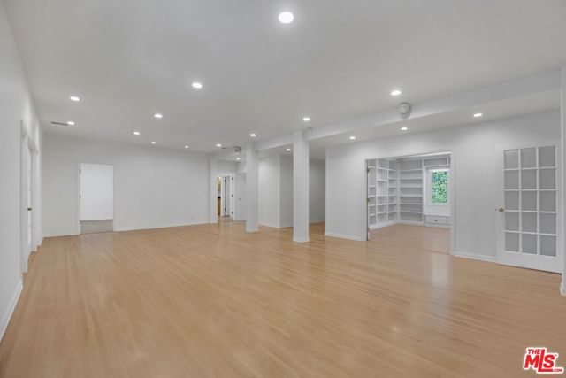 1231 Club View Drive, Los Angeles CA: https://media.crmls.org/mediaz/ed646586-1995-4c9e-ac6a-80bb92673a84.jpg