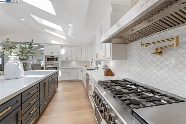 325 Crest Ave, Alamo CA: https://media.crmls.org/mediaz/ed646cd2-edec-48eb-ad4d-c0e512faf939.jpg