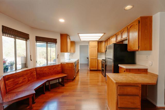 Detail Gallery Image 6 of 27 For 1715 Las Palmas Ln, Escondido,  CA 92026 - 3 Beds | 2/1 Baths