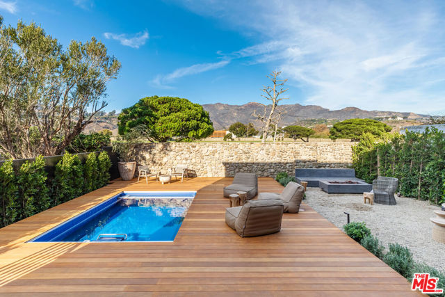 23505 Malibu Colony Road, Malibu CA: https://media.crmls.org/mediaz/ed659337-36f0-415b-a0ac-d38e76daa353.jpg