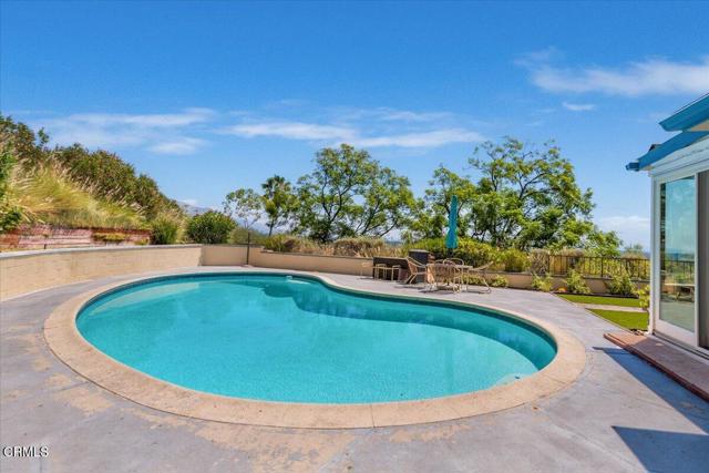 1372 Inverness Drive, Pasadena CA: https://media.crmls.org/mediaz/ed66147e-a60b-490a-8d4e-83e447837979.jpg