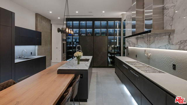 1140 Summit Drive, Beverly Hills CA: https://media.crmls.org/mediaz/ed664694-c28c-4eba-8c0c-ccc7b2edabd3.jpg