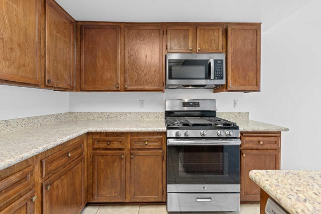 Detail Gallery Image 20 of 30 For 337 N Melrose Dr #E,  Vista,  CA 92083 - 2 Beds | 2 Baths