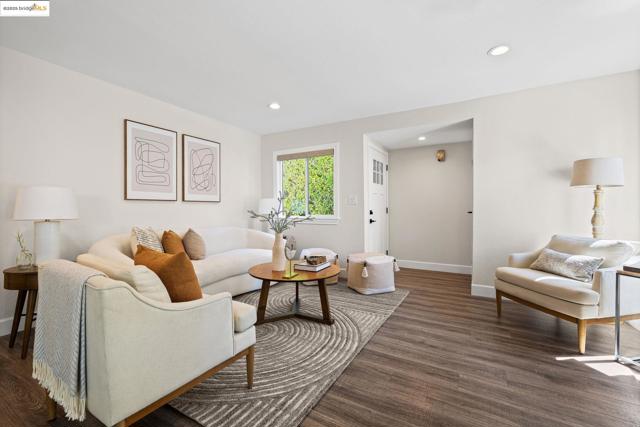 1515 Schenone Ct, Concord CA: https://media.crmls.org/mediaz/ed66abfa-38eb-4060-bfb2-80e74a0291d1.jpg