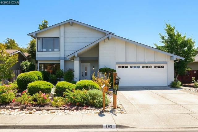169 Castleton Court, San Ramon CA: https://media.crmls.org/mediaz/ed6793ee-c09f-407e-82f0-b584e1d3e06d.jpg