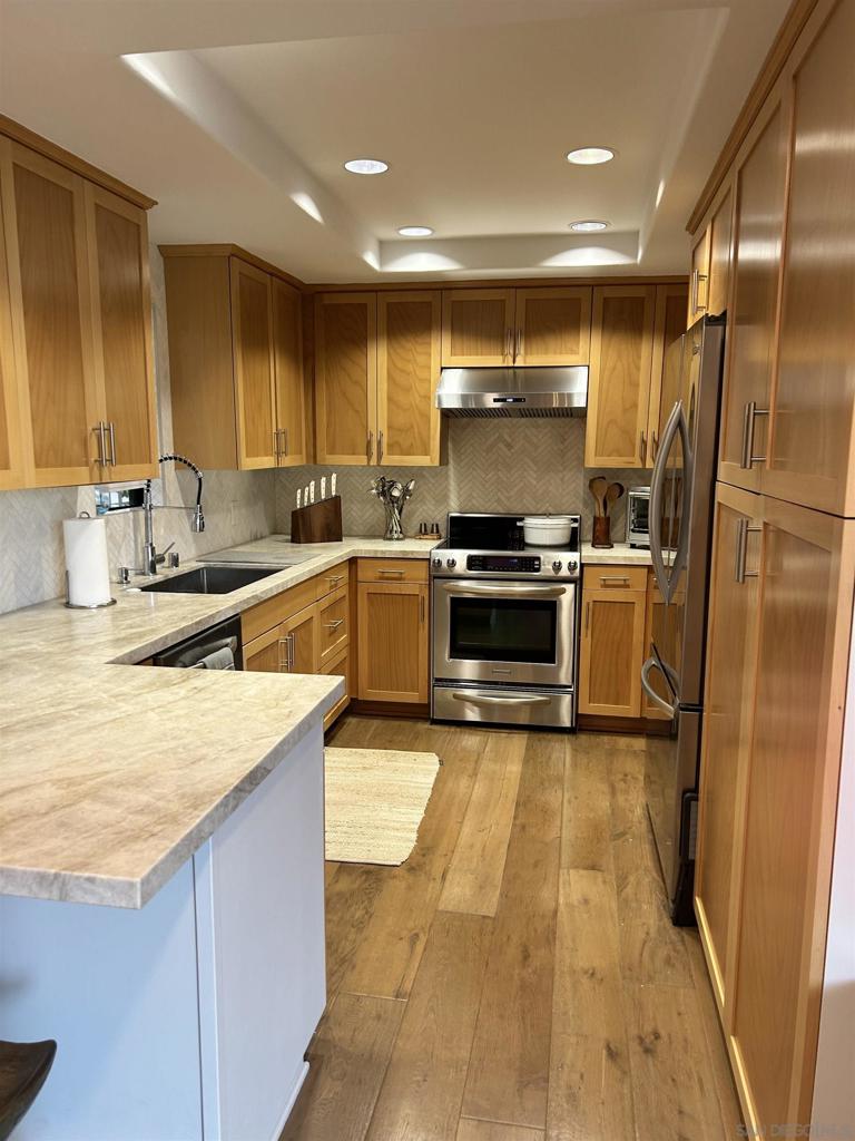 242 Dolphin Cove Ct