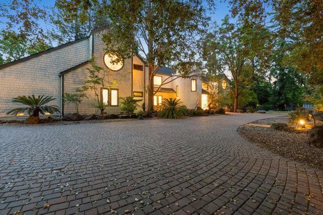 84 Selby, Atherton CA: https://media.crmls.org/mediaz/ed680620-e87d-4b08-9607-ba4bae85b618.jpg