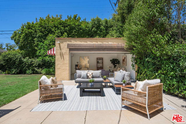119 S Highland Avenue, Los Angeles CA: https://media.crmls.org/mediaz/ed6842d7-a919-484b-929a-ce69aa70c27e.jpg