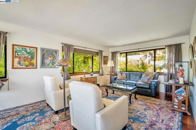 31865 Chicoine Ave, Hayward CA: https://media.crmls.org/mediaz/ed6a7ee3-5f42-42e7-8f9f-23523563527b.jpg