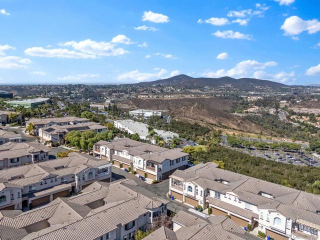 10860 Ivy Hill Dr, San Diego CA: https://media.crmls.org/mediaz/ed6ab54c-dc0b-4c14-963a-be6ca7e70cdc.jpg