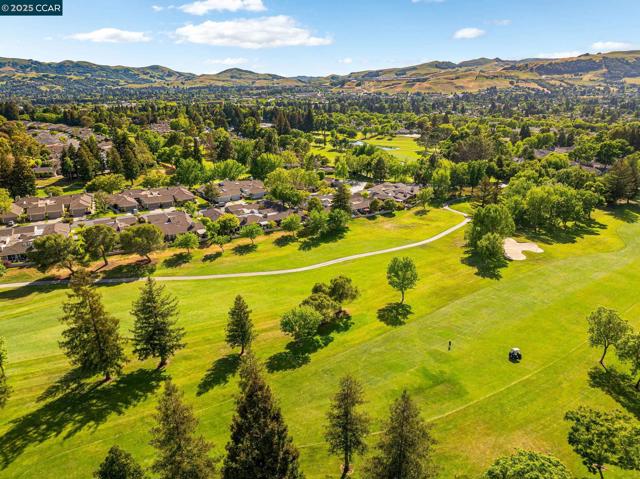685 Saint George Rd, Danville CA: https://media.crmls.org/mediaz/ed6abdcf-453f-4ef7-a8c3-f4a0059466b6.jpg