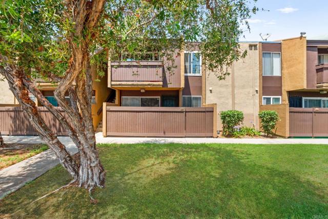 3456 Castle Glen Dr, Mission Valley CA: https://media.crmls.org/mediaz/ed6ac008-c575-441c-8811-e93ee6949bf2.jpg