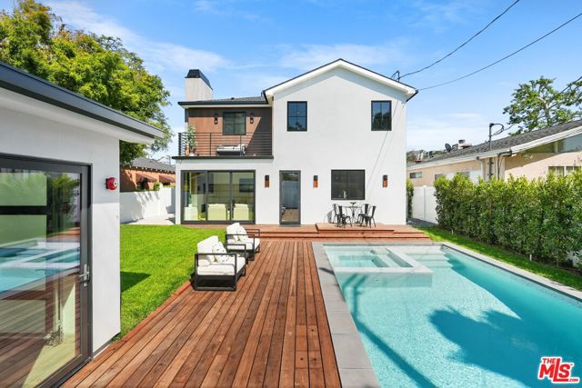 4153 Vantage Avenue, Studio City CA: https://media.crmls.org/mediaz/ed6ae547-8d64-4751-b7d0-7dfd87eb4f3d.jpg