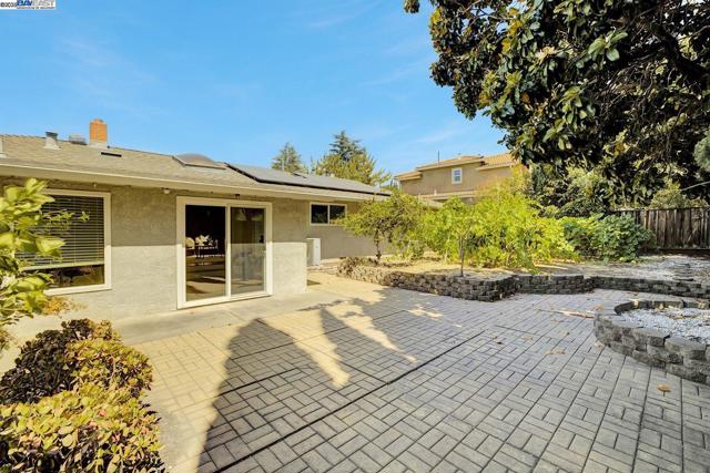 41025 Pajaro Dr, Fremont CA: https://media.crmls.org/mediaz/ed6b521d-4bb5-46b7-85ca-06793fc49f9f.jpg