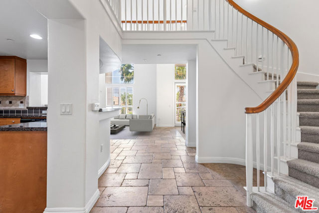 5831 Seawalk Drive, Playa Vista CA: https://media.crmls.org/mediaz/ed6c797b-47f5-4756-9e42-2536fa9ecde0.jpg