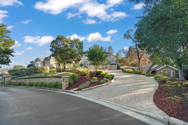 1750 Vista Del Sur, Gilroy CA: https://media.crmls.org/mediaz/ed6cee62-69c6-499a-951c-4c621eea76c4.jpg