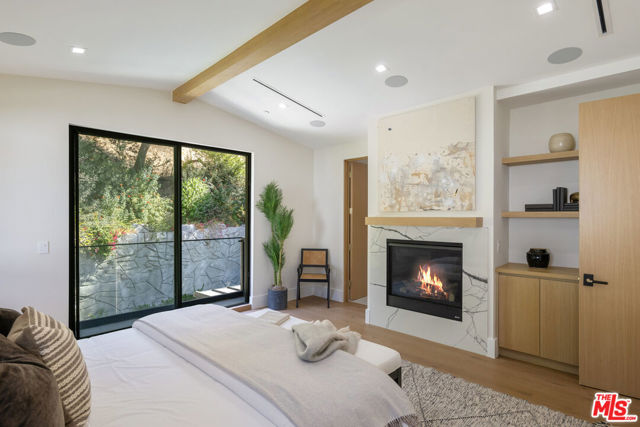 1530 N Beverly Drive, Beverly Hills CA: https://media.crmls.org/mediaz/ed6cf272-802d-4c83-8e1a-17536c76ecd5.jpg