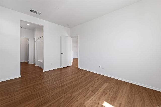 Detail Gallery Image 8 of 11 For 1712 Santa Christina Ave #1,  Chula Vista,  CA 91913 - 2 Beds | 2 Baths