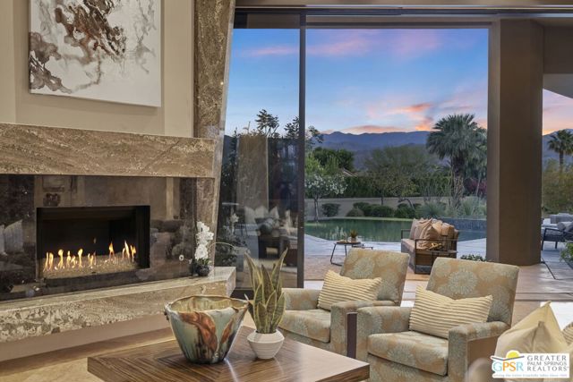 4 Paradise Cove Court, Rancho Mirage CA: https://media.crmls.org/mediaz/ed6e4a65-670e-413b-a72f-5a769fe1d8ab.jpg