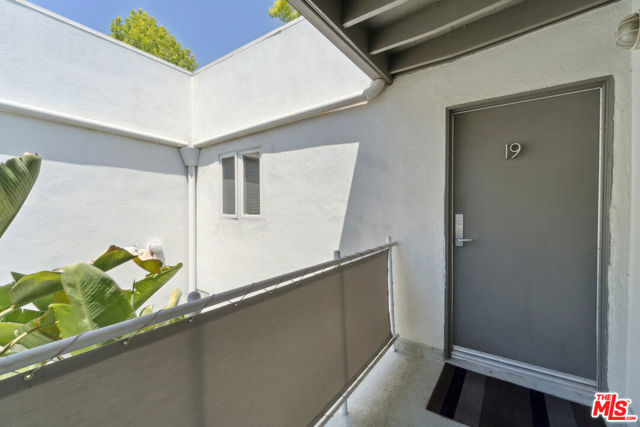 1145 Larrabee Street, West Hollywood CA: https://media.crmls.org/mediaz/ed6e6c79-4a08-4e40-88a1-9d776889c322.jpg