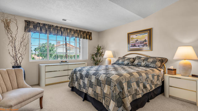 292 Desert Falls E Drive, Palm Desert CA: https://media.crmls.org/mediaz/ed6e83d3-0301-4963-b454-6d6966ab465e.jpg