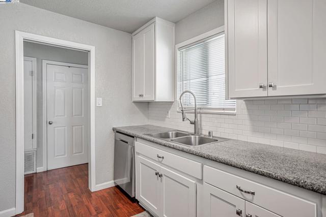 360 Calmace Dr, Dixon CA: https://media.crmls.org/mediaz/ed6ebbd0-7aac-47b8-8e4b-c4a8e3a46025.jpg