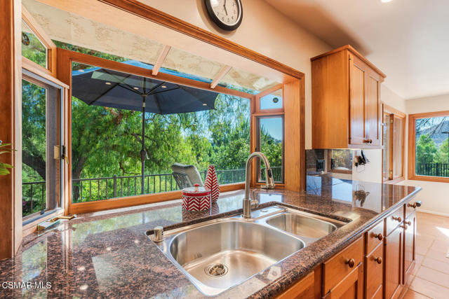356 Laguna Terrace, Simi Valley CA: https://media.crmls.org/mediaz/ed6eddd1-08e8-47e6-80ce-b8f10456f797.jpg